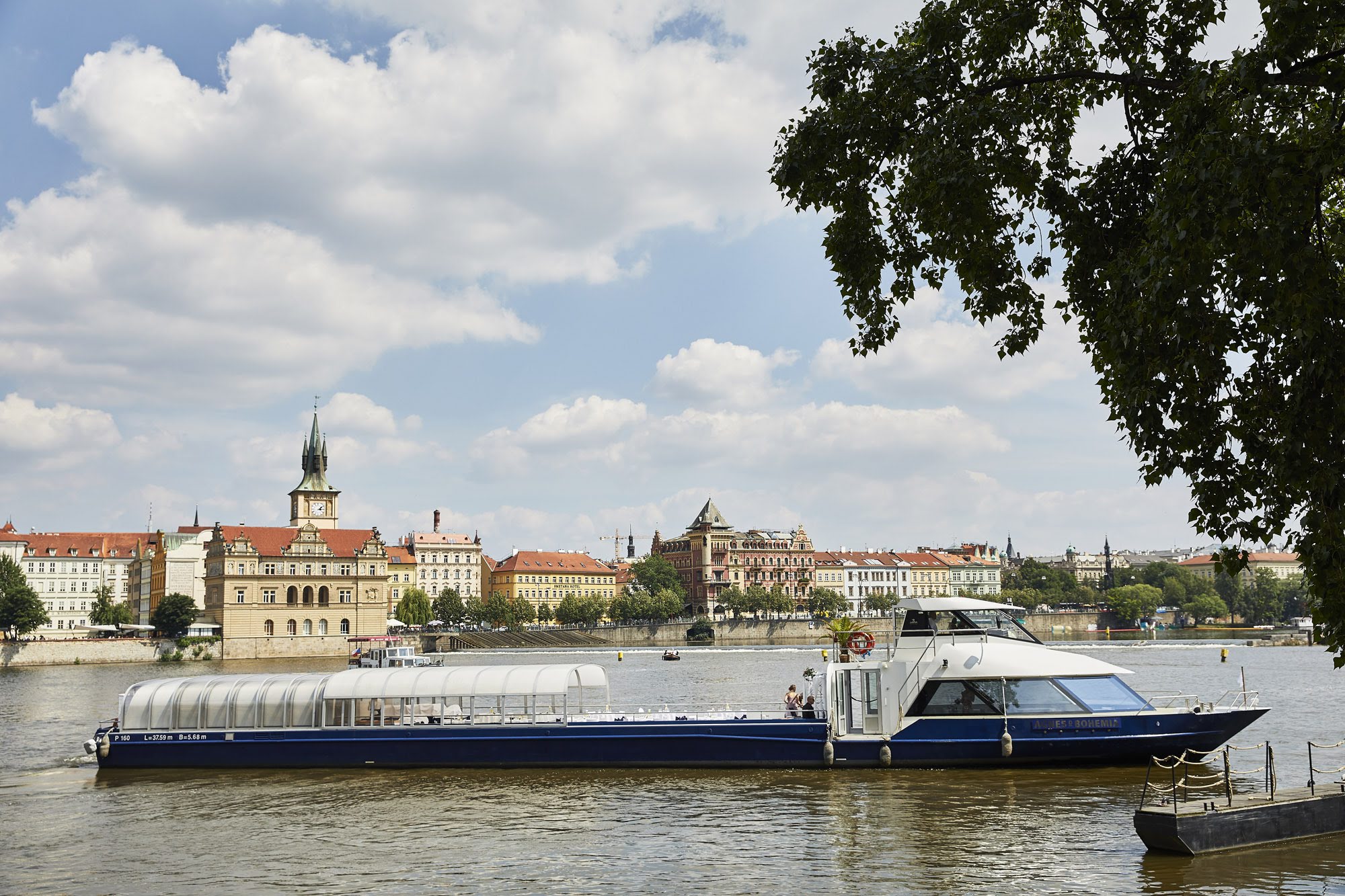Prague boats & Petrin terrace - Weddings in Prague - Julie May