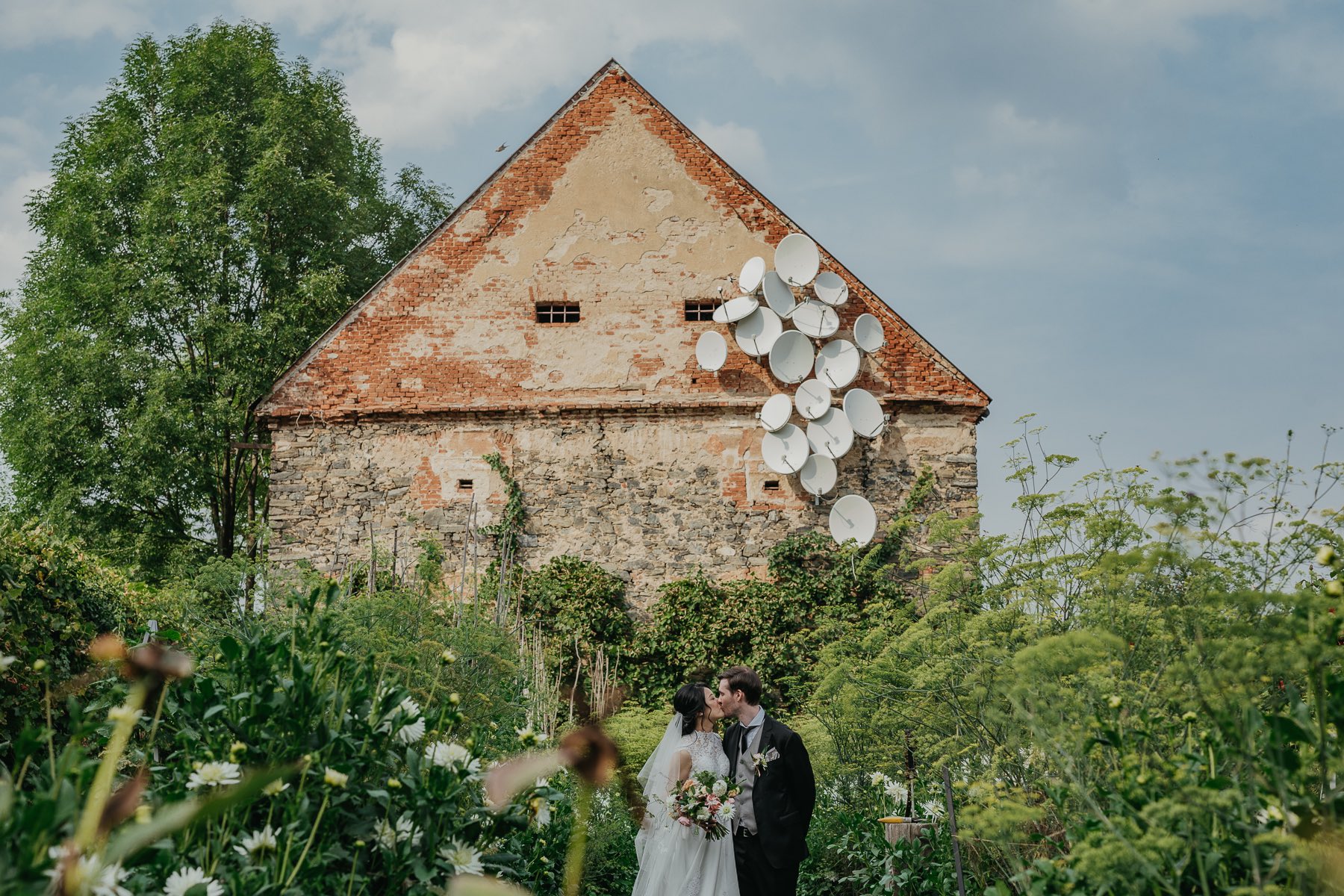 Chateau Trebesice - Weddings in Prague - Julie May