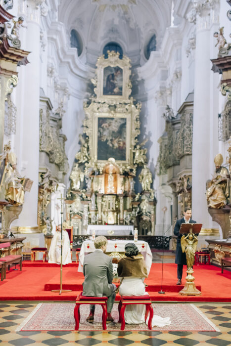 St. Thomas church & Altany Kampa - Weddings in Prague - Julie May