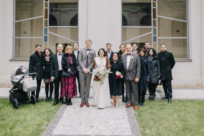 St. Thomas church & Altany Kampa - Weddings in Prague - Julie May