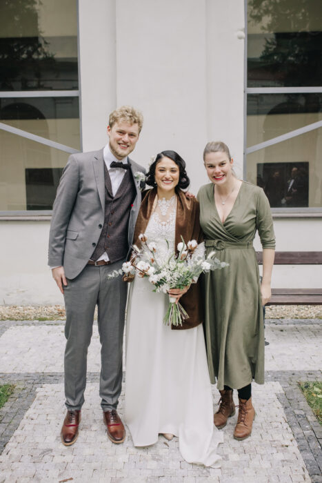 St. Thomas church & Altany Kampa - Weddings in Prague - Julie May