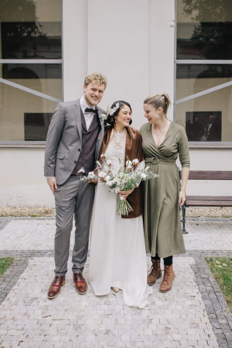 St. Thomas church & Altany Kampa - Weddings in Prague - Julie May