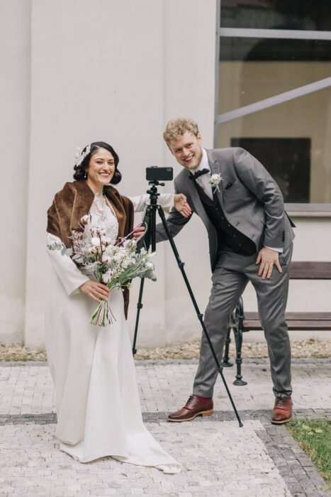 St. Thomas church & Altany Kampa - Weddings in Prague - Julie May