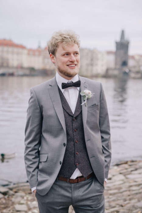 St. Thomas church & Altany Kampa - Weddings in Prague - Julie May