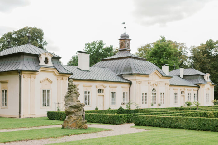 Bon Repos - Weddings in Prague - Julie May