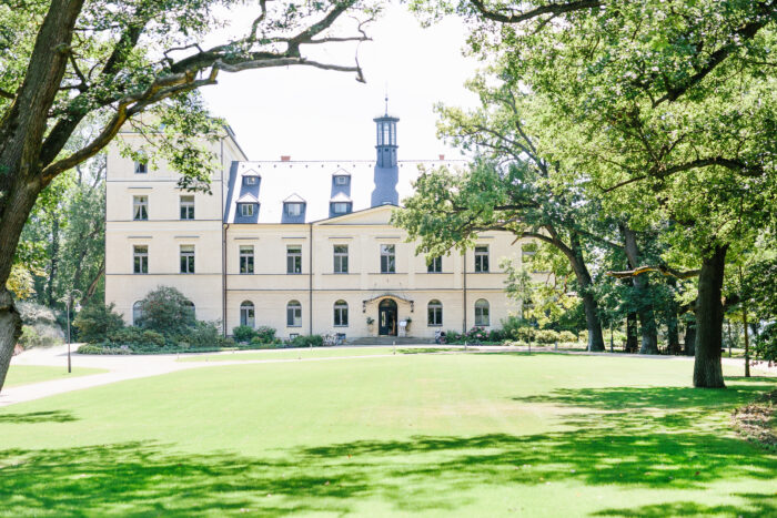 Chateau Mcely - Weddings in Prague - Julie May