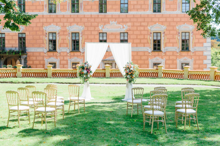 Bechyne Castle - Weddings in Prague - Julie May