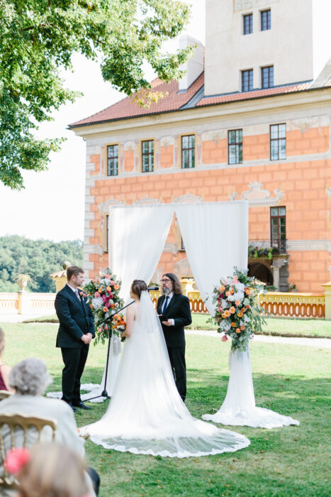 Bechyne Castle - Weddings in Prague - Julie May