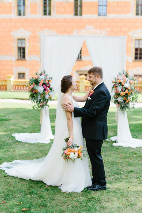 Bechyne Castle - Weddings in Prague - Julie May