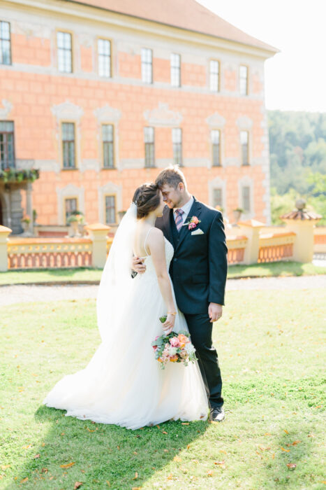 Bechyne Castle - Weddings in Prague - Julie May