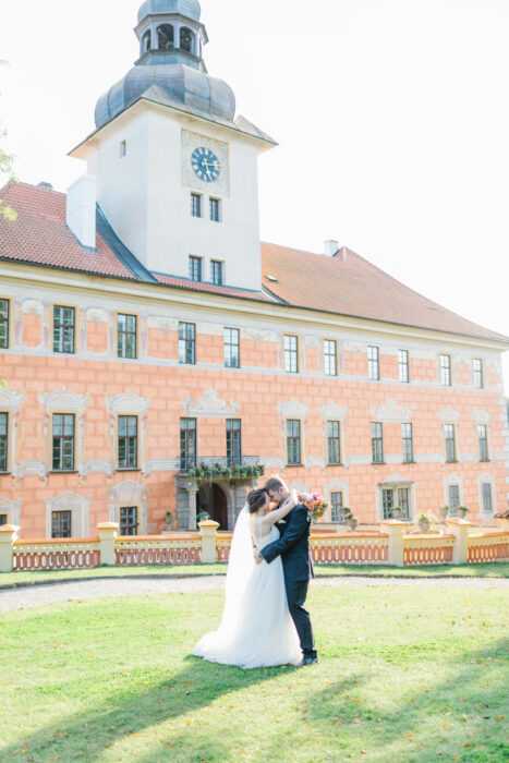 Bechyne Castle - Weddings in Prague - Julie May