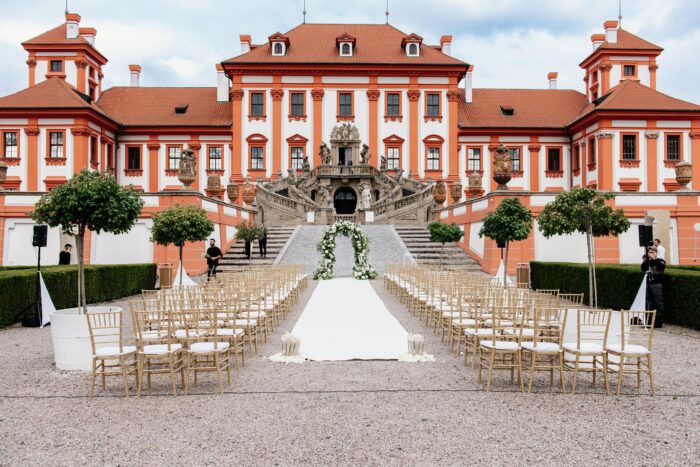 Troja castle - Weddings in Prague - Julie May