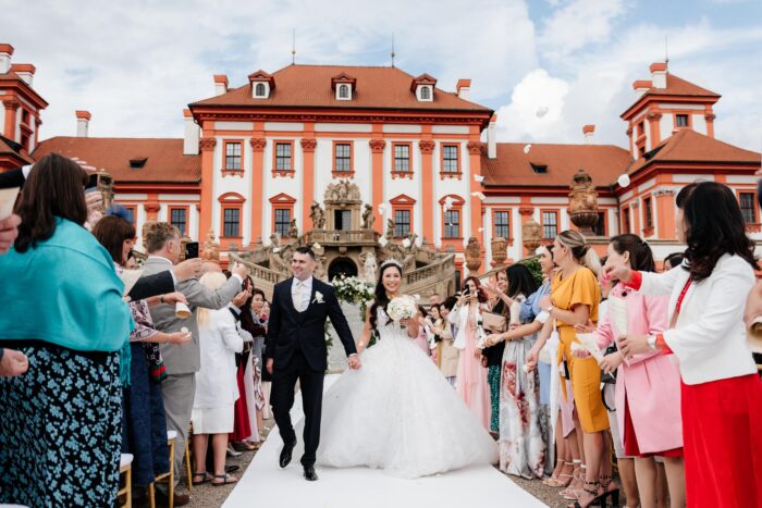 Troja castle - Weddings in Prague - Julie May