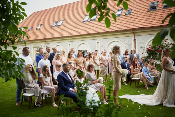 Na Kmíně - Weddings in Prague - Julie May