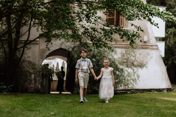 Třebešice Chateau - Weddings in Prague - Julie May