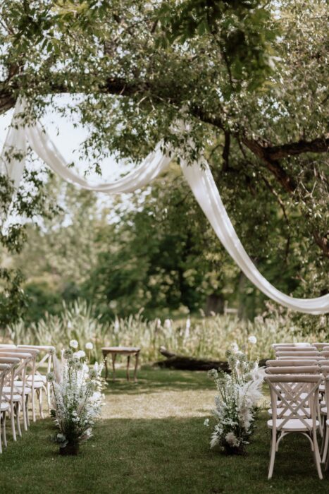 Třebešice Chateau - Weddings in Prague - Julie May