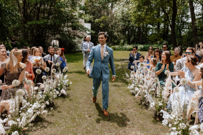 Třebešice Chateau - Weddings in Prague - Julie May