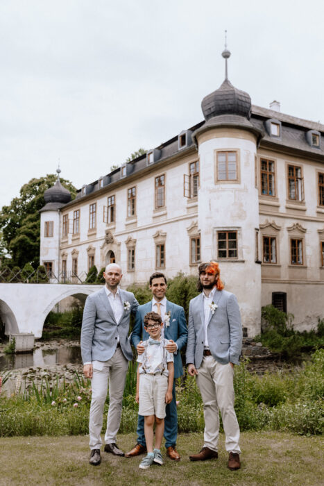 Třebešice Chateau - Weddings in Prague - Julie May