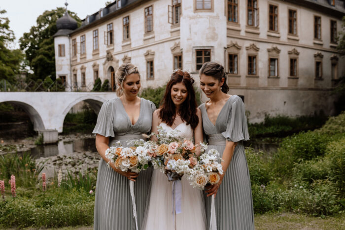 Třebešice Chateau - Weddings in Prague - Julie May