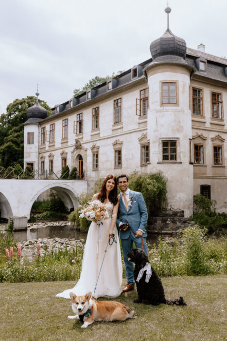 Třebešice Chateau - Weddings in Prague - Julie May