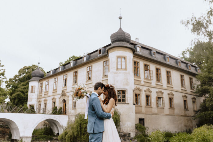 Třebešice Chateau - Weddings in Prague - Julie May