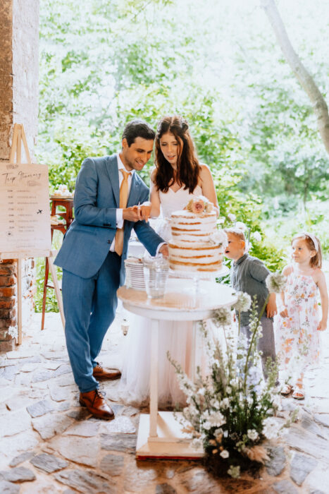 Třebešice Chateau - Weddings in Prague - Julie May