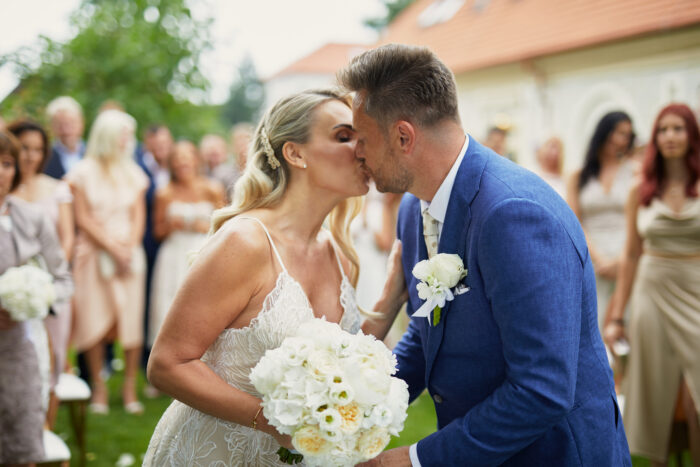 Na Kmíně - Weddings in Prague - Julie May