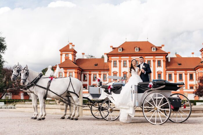 Troja castle - Weddings in Prague - Julie May