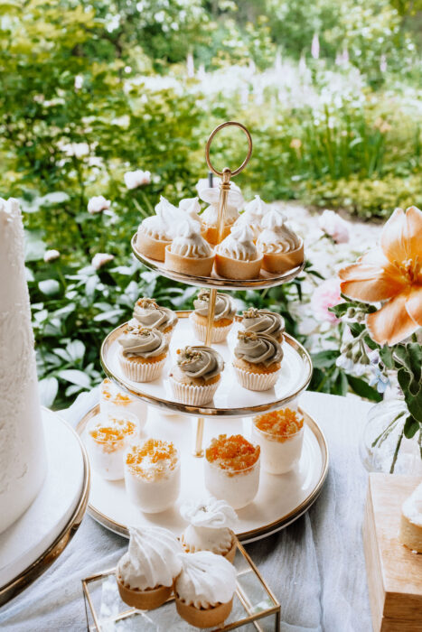 Třebešice Chateau - Weddings in Prague - Julie May