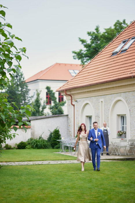 Na Kmíně - Weddings in Prague - Julie May