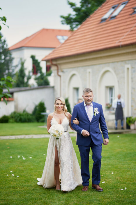 Na Kmíně - Weddings in Prague - Julie May
