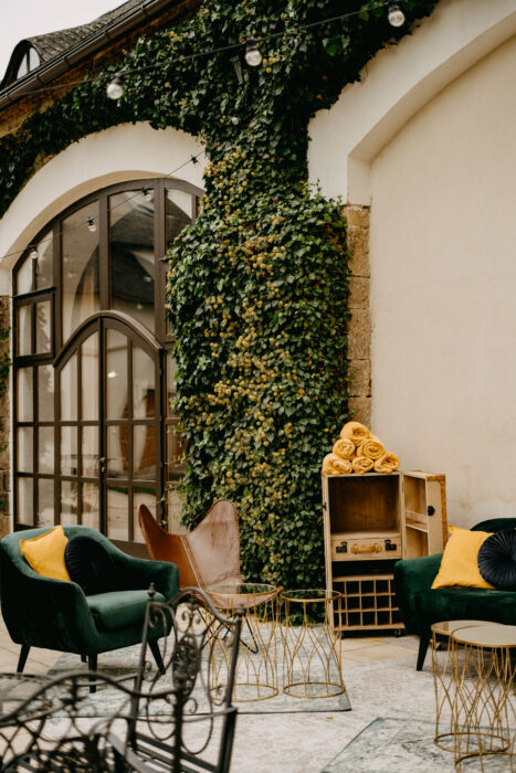 Chateau Niměřice - Weddings in Prague - Julie May