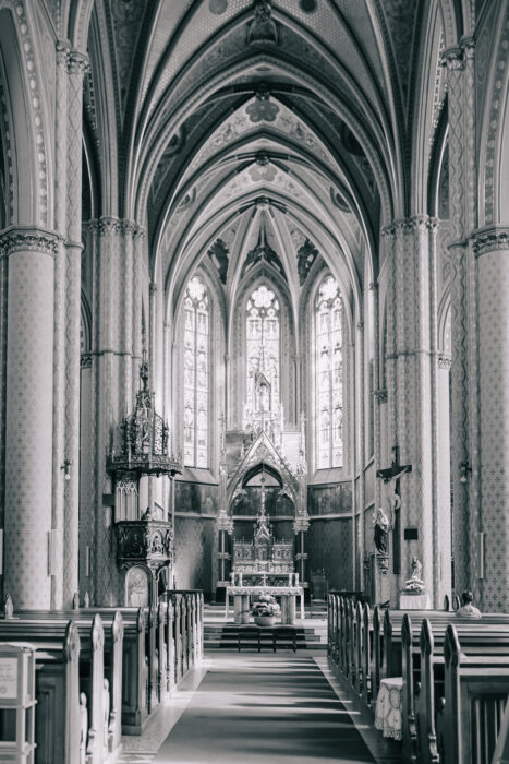 St.Ludmila church & pavilon Grebocka - Weddings in Prague - Julie May