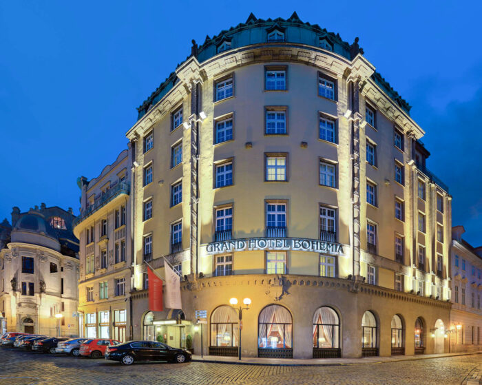 Municipal house & Grand Hotel Bohemia - Weddings in Prague - Julie May