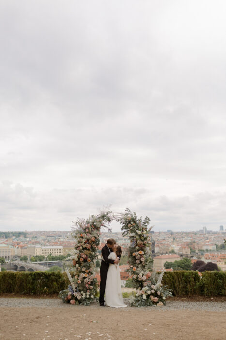Villa Richter - Weddings in Prague - Julie May