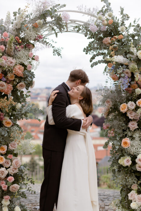 Villa Richter - Weddings in Prague - Julie May