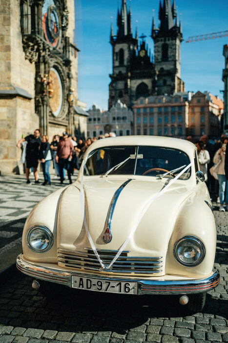 Old Town hall - Weddings in Prague - Julie May